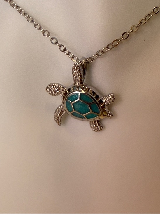 Jewelry - Silver Sea Turtle Necklace with Blue Green Opal Inlay Interlocking Chain NWOT